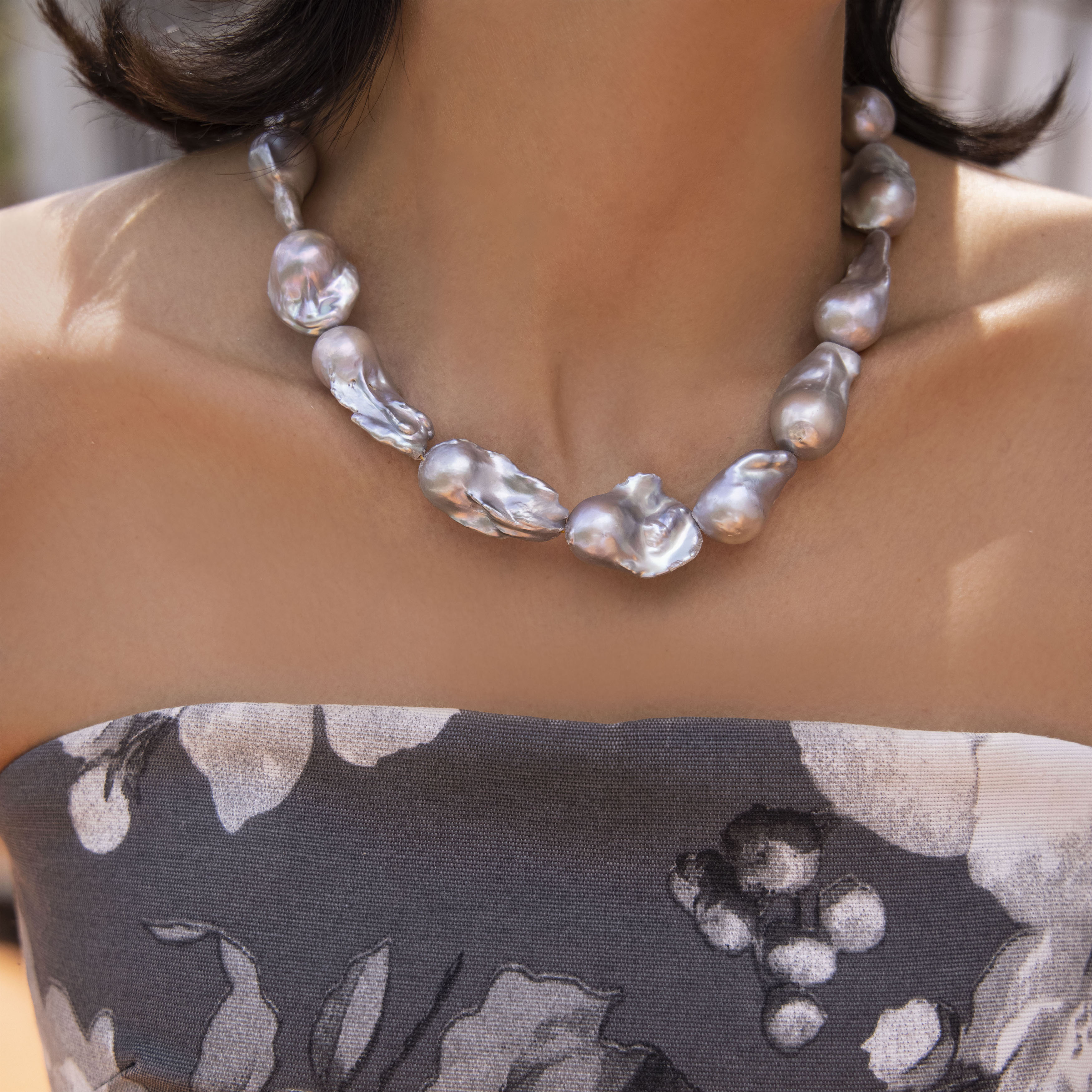 Collar de perlas barrocas en gris, piedras naturales - Lavanda, detalle